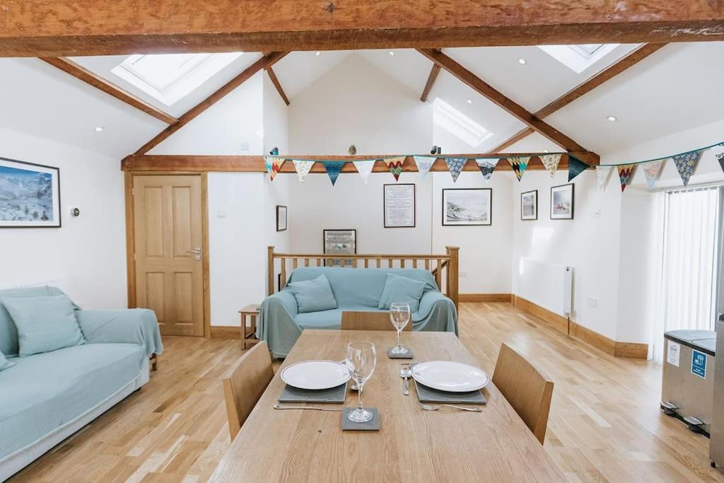 Elm House Barn - Converted One Bed Barn At The Gateway To The District National Park *